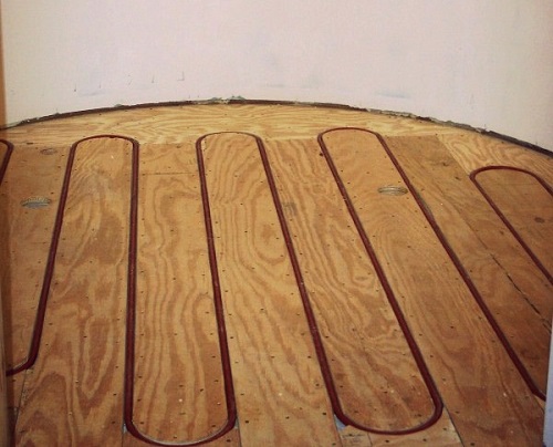 ogrzewanie podłowgowe, podłoga drewniana